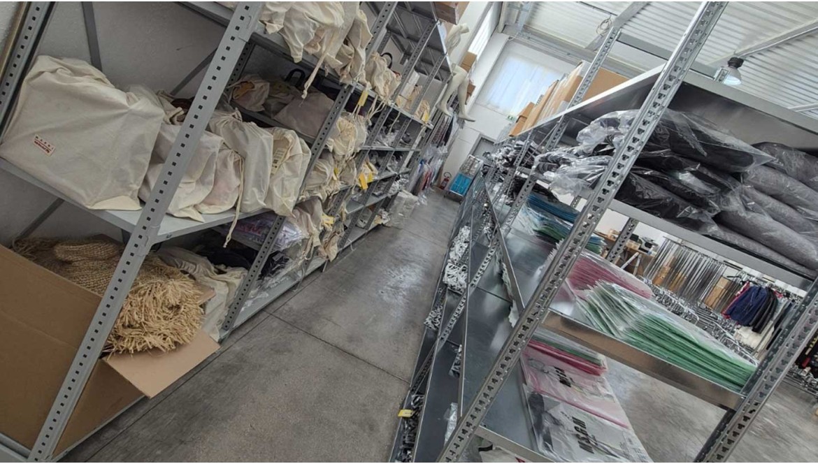 How to Organize a Clothing Store Warehouse